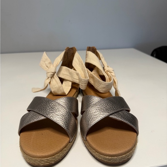 UGG Silver and Cream Women's Sandals - Picture 5 of 9